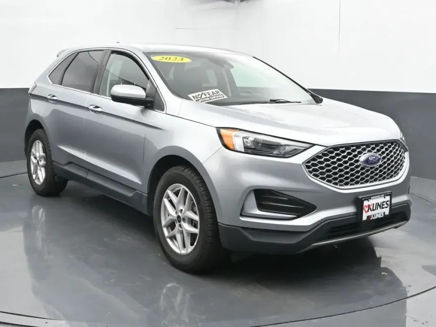 2023 Ford Edge SEL photo 1
