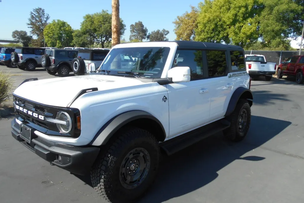 2025 Ford Bronco Outer Banks photo 1