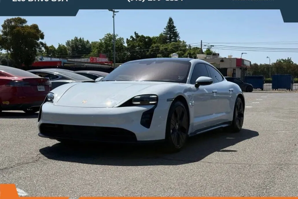 2022 Porsche Taycan photo 1