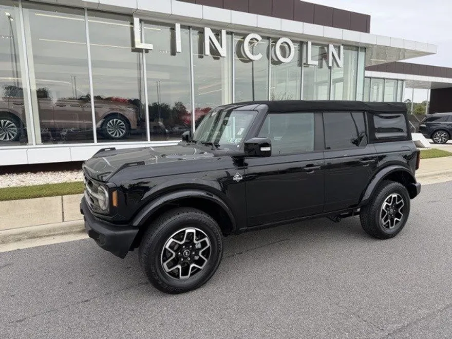 2022 Ford Bronco Outer Banks photo 1