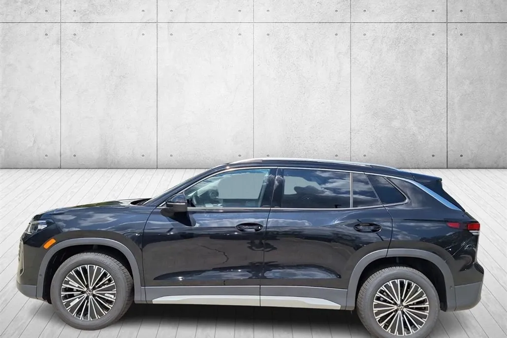 2025 Volkswagen Tiguan S photo 1