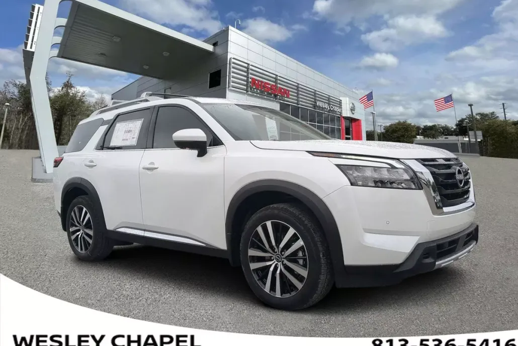 2025 Nissan Pathfinder Platinum photo 1