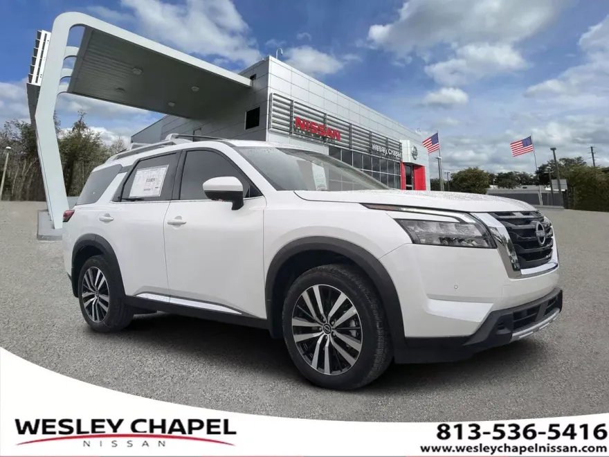2025 Nissan Pathfinder Platinum photo 1