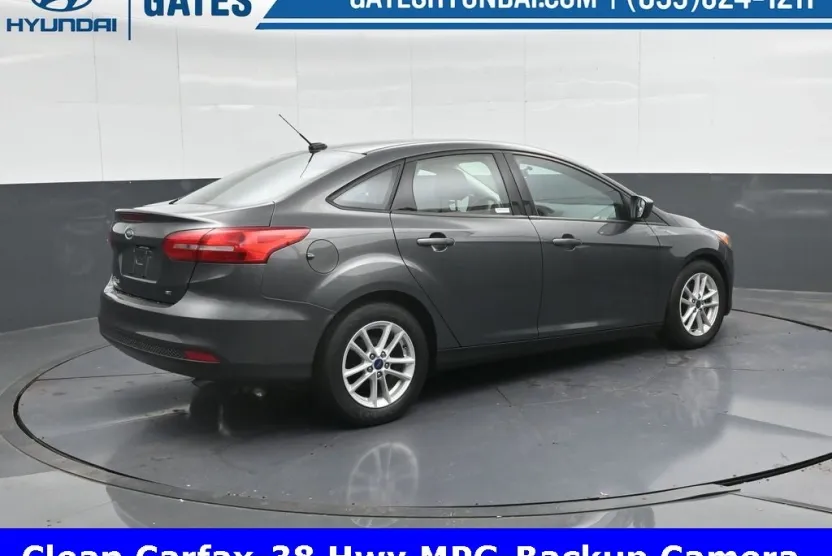 2018 Ford Focus SE photo 1