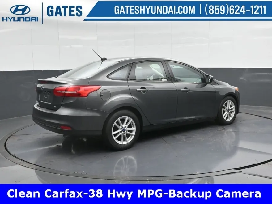 2018 Ford Focus SE photo 1