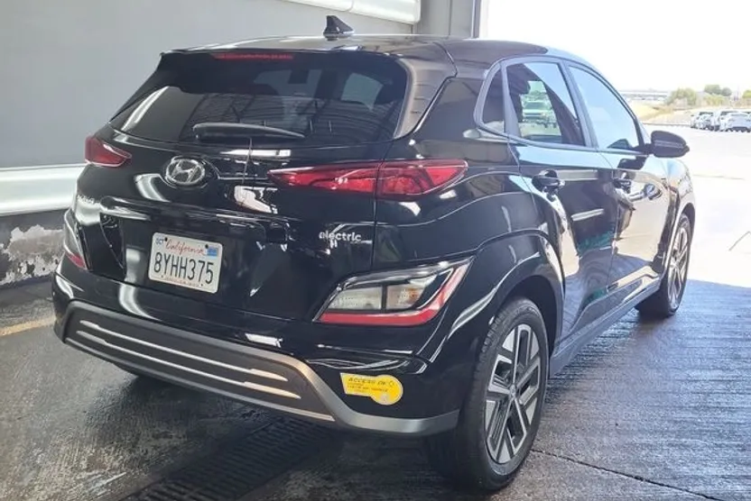 2022 Hyundai Kona Electric SEL photo 1