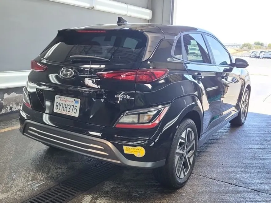 2022 Hyundai Kona Electric SEL photo 1
