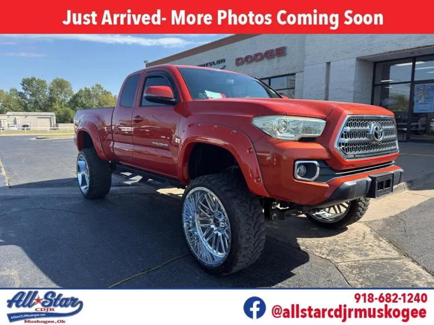 2016 Toyota Tacoma TRD photo 1