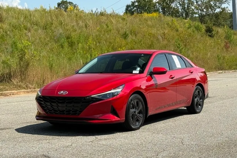 2023 Hyundai Elantra SEL photo 1