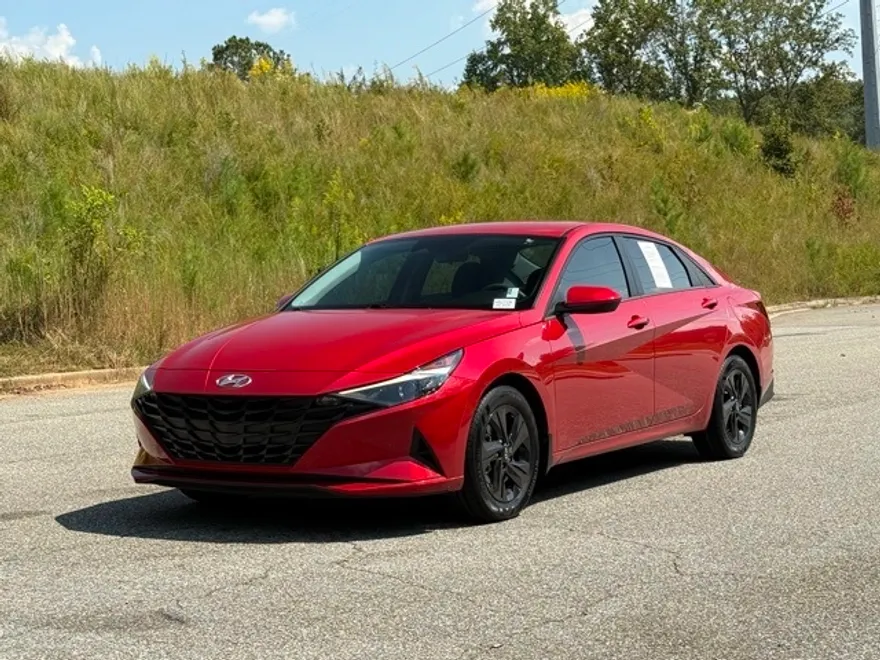 2023 Hyundai Elantra SEL photo 1