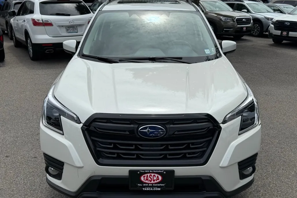 2023 Subaru Forester Premium photo 1