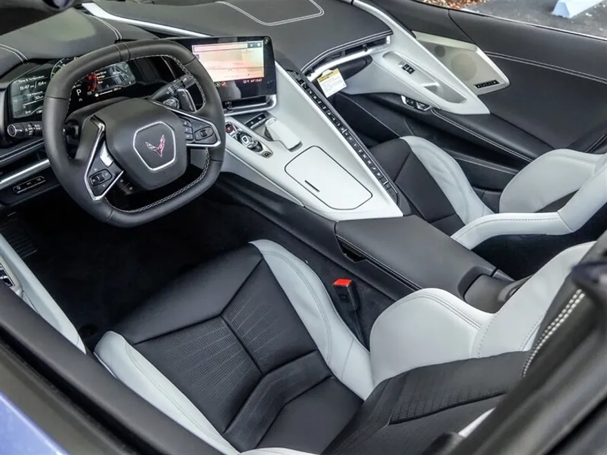 2023 Chevrolet Corvette Stingray photo 2