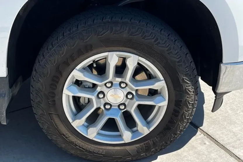 2024 Chevrolet Silverado 1500 LT photo 1