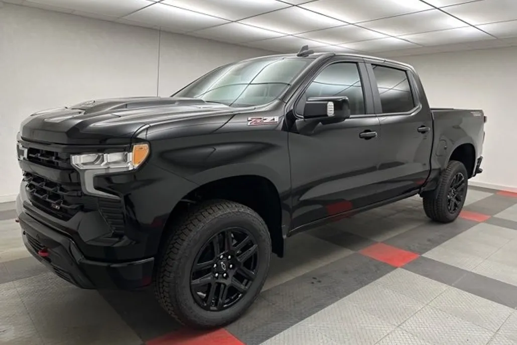 2026 Chevrolet Silverado Trail Boss LT photo 1