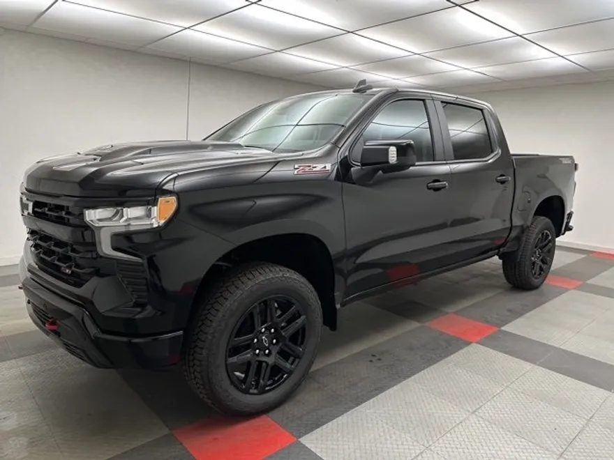 2026 Chevrolet Silverado Trail Boss LT photo 1