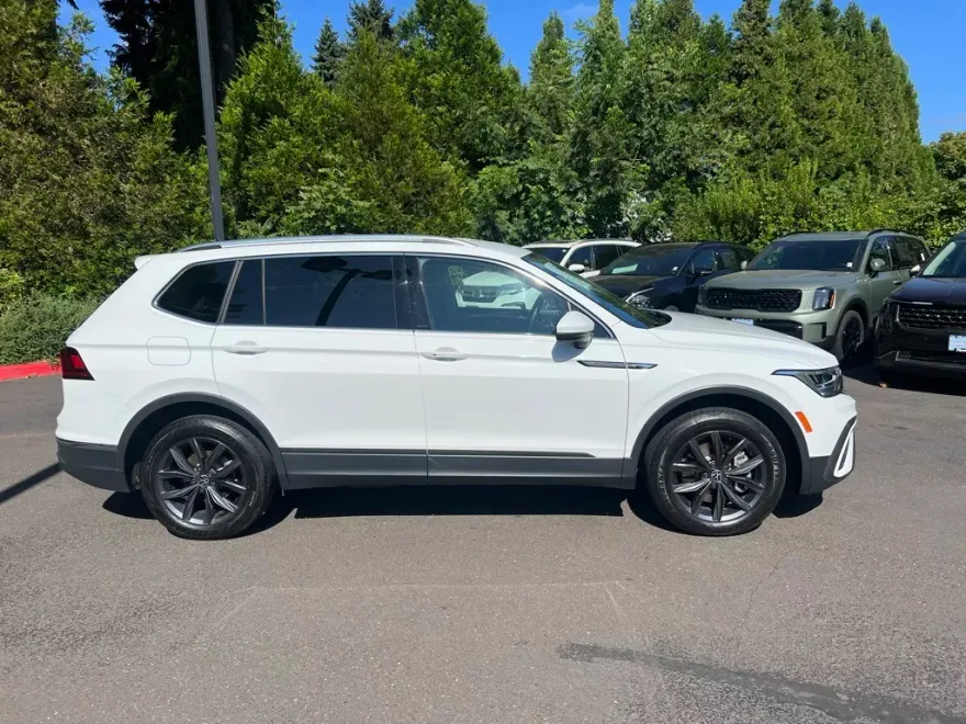 2022 Volkswagen Tiguan SE photo 1