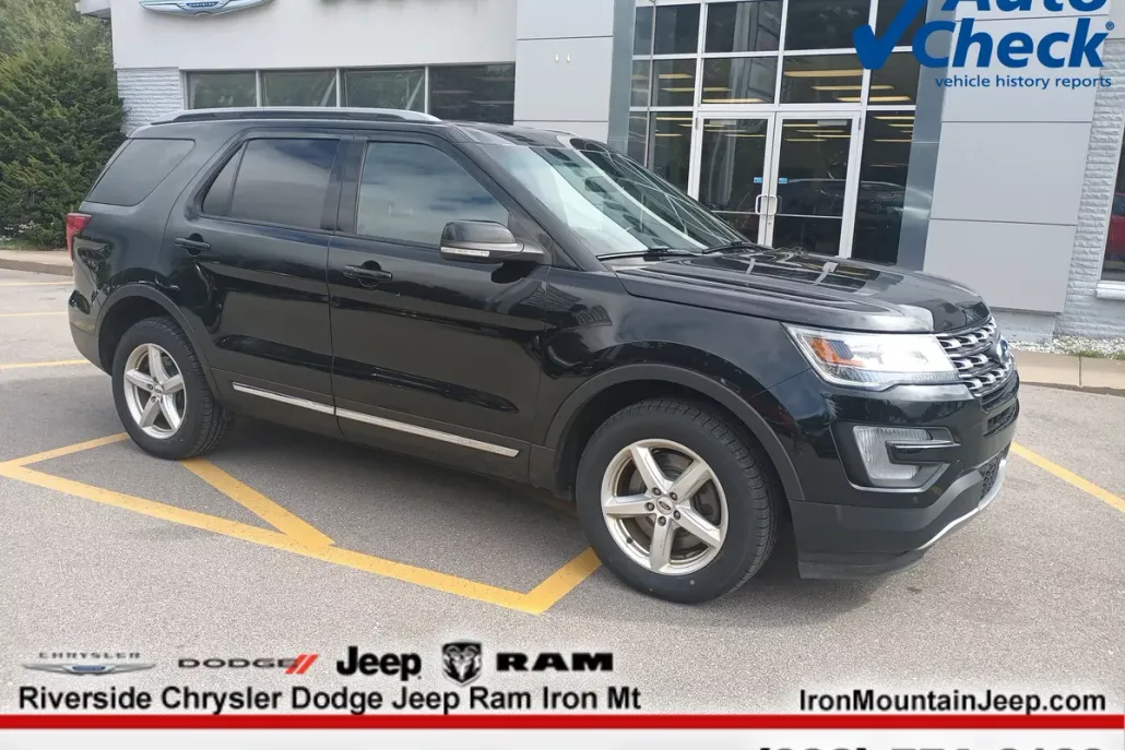 2016 Ford Explorer XLT photo 1