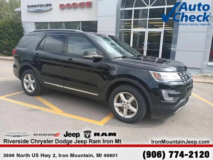 2016 Ford Explorer XLT photo 1