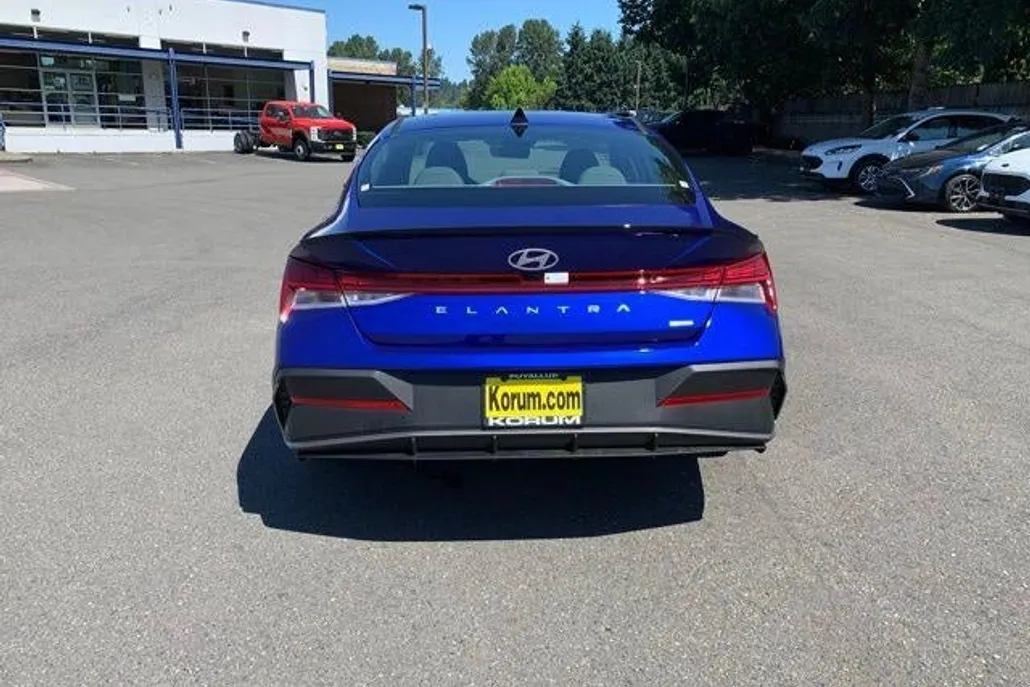 2025 Hyundai Elantra Blue SEL Sport photo 1