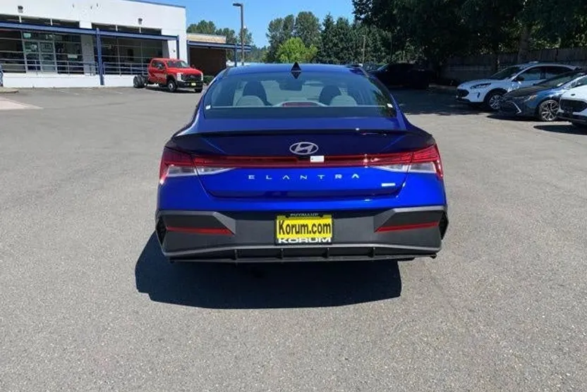 2025 Hyundai Elantra Blue SEL Sport photo 1