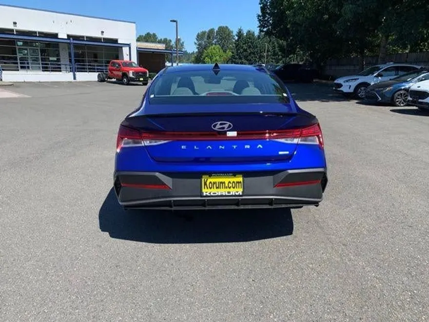 2025 Hyundai Elantra Blue SEL Sport photo 1