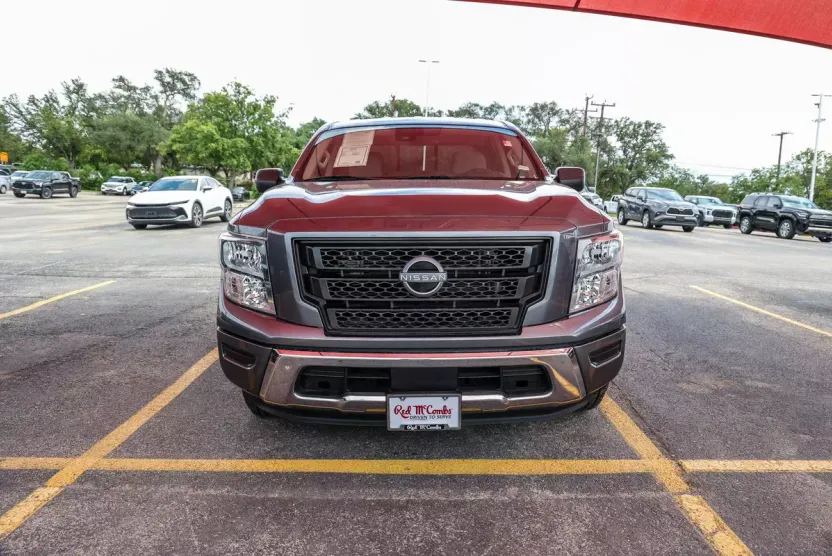 2024 Nissan Titan SV photo 1