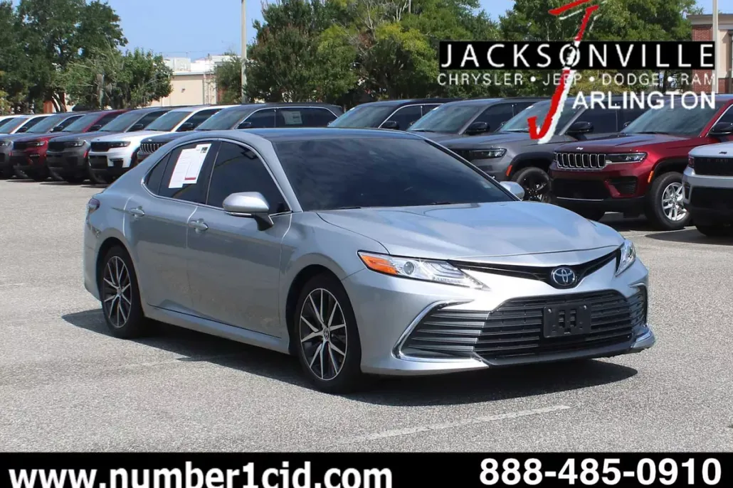 2022 Toyota Camry XLE photo 1