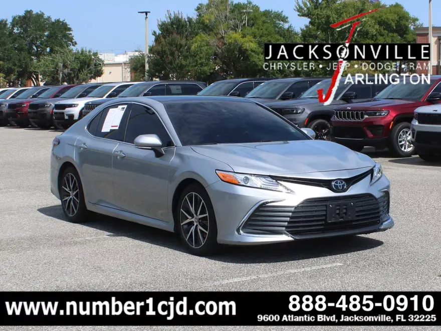 2022 Toyota Camry XLE photo 1