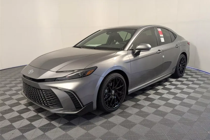 2026 Toyota Camry SE photo 1