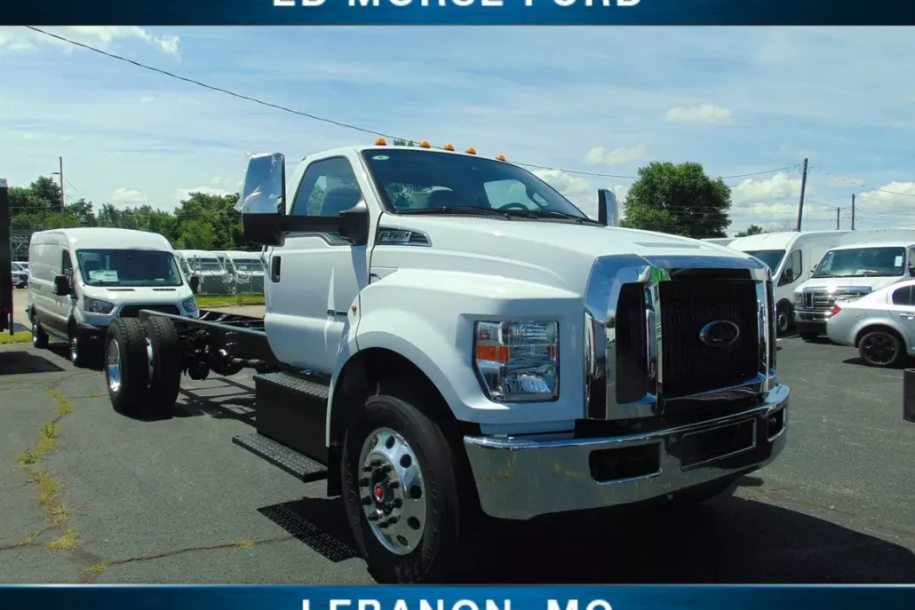 2025 Ford F-750 photo 1