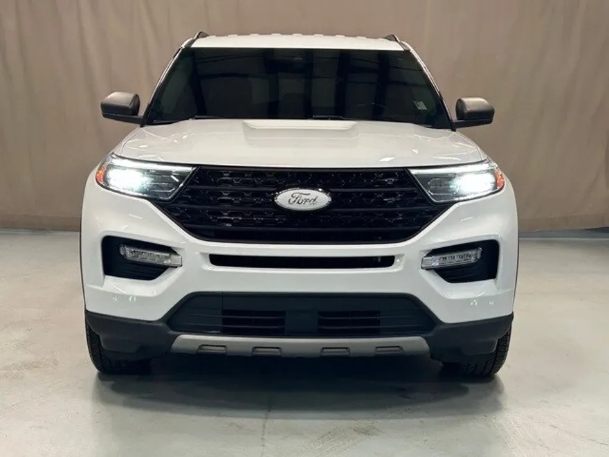 2021 Ford Explorer XLT photo 1