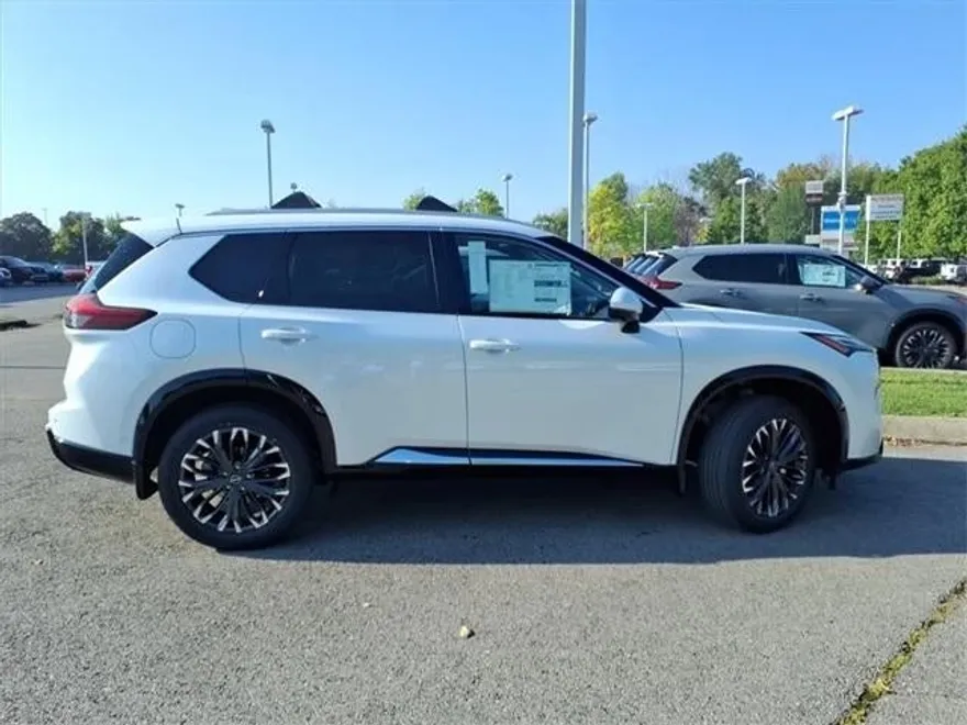 2026 Nissan Rogue Platinum photo 1