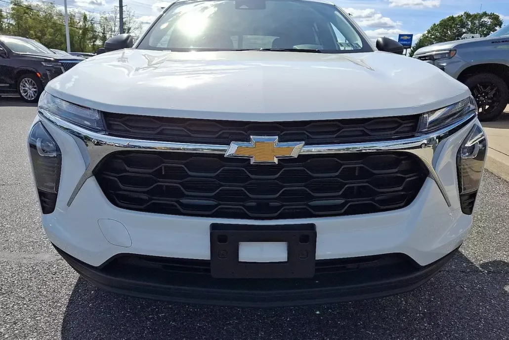 2024 Chevrolet Trax LS photo 1