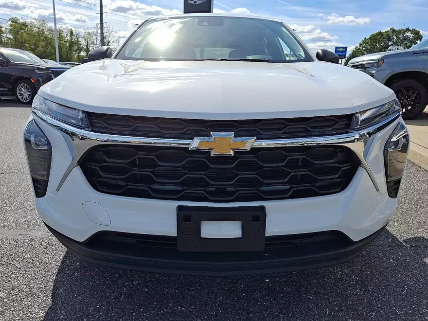 2024 Chevrolet Trax LS photo 1