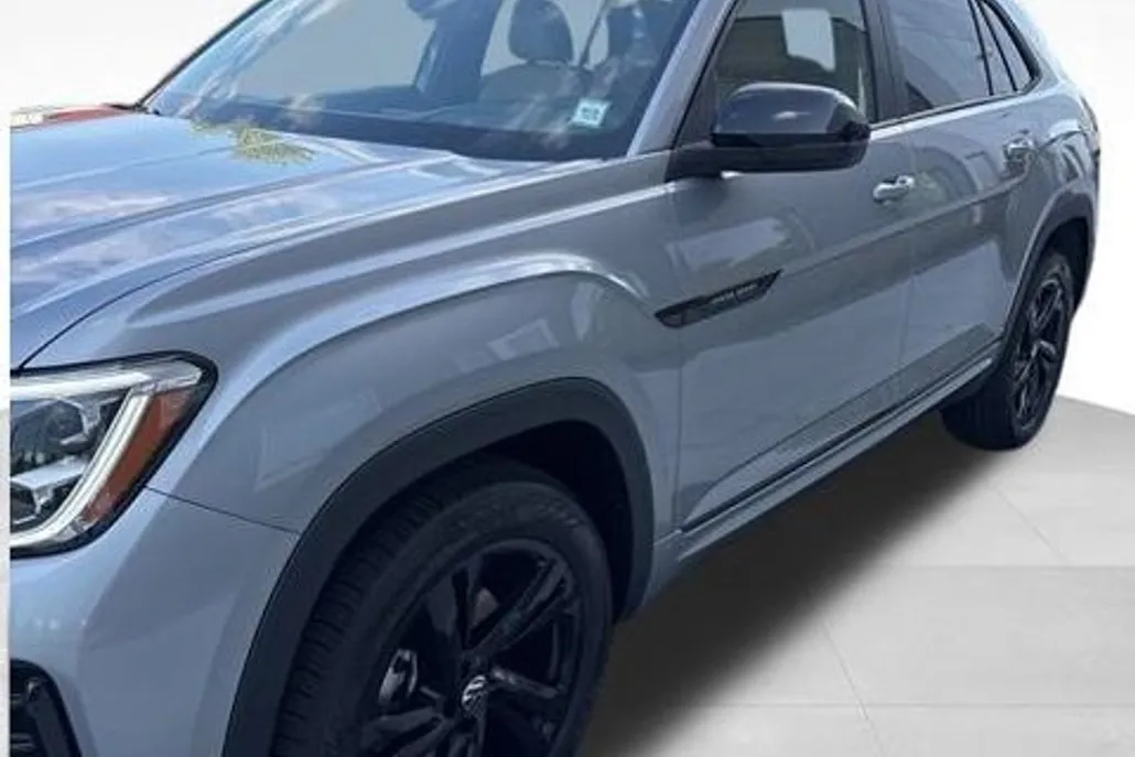 2026 Volkswagen Atlas Cross Sport SEL R-Line photo 1