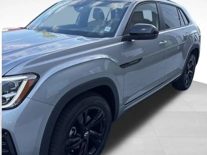 2026 Volkswagen Atlas Cross Sport SEL R-Line photo 1