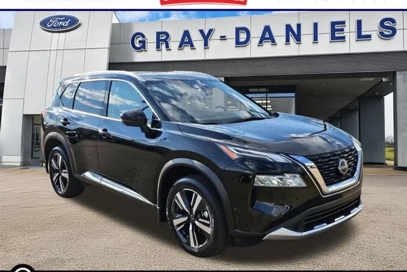 2023 Nissan Rogue Platinum photo 1