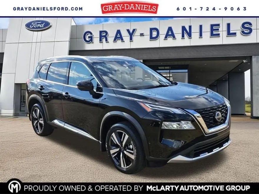 2023 Nissan Rogue Platinum photo 1