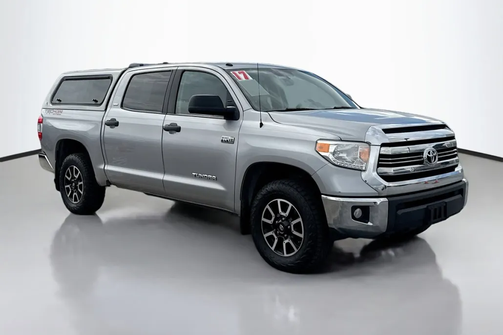 2017 Toyota Tundra SR5 CrewMax photo 1