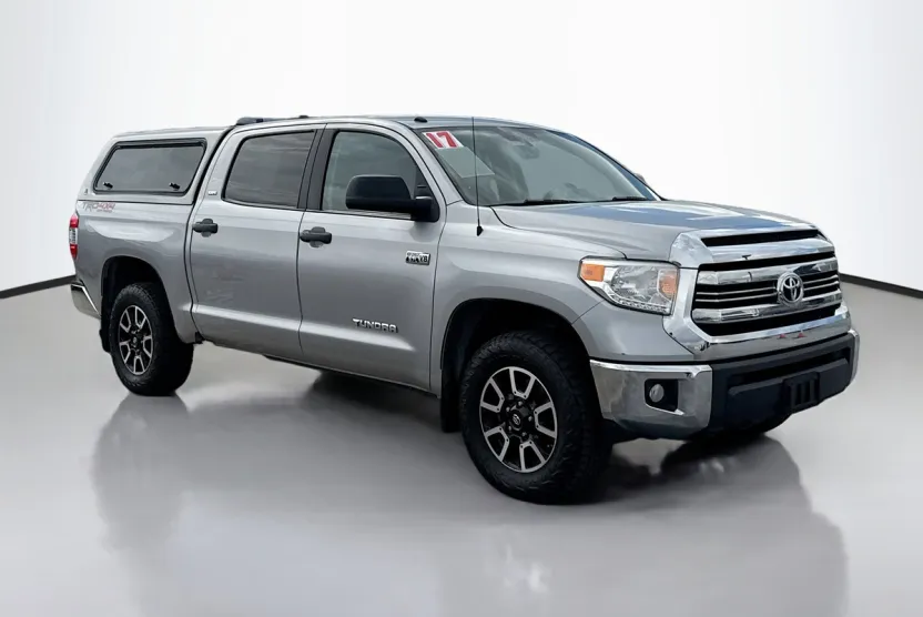 2017 Toyota Tundra SR5 CrewMax photo 1