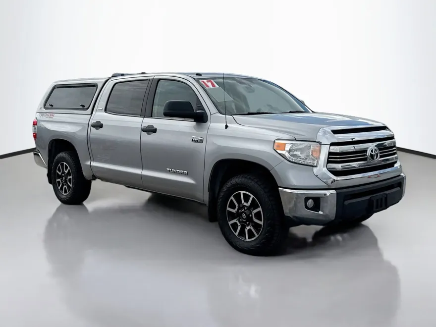 2017 Toyota Tundra SR5 CrewMax photo 1