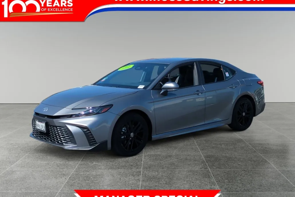 2025 Toyota Camry SE photo 1