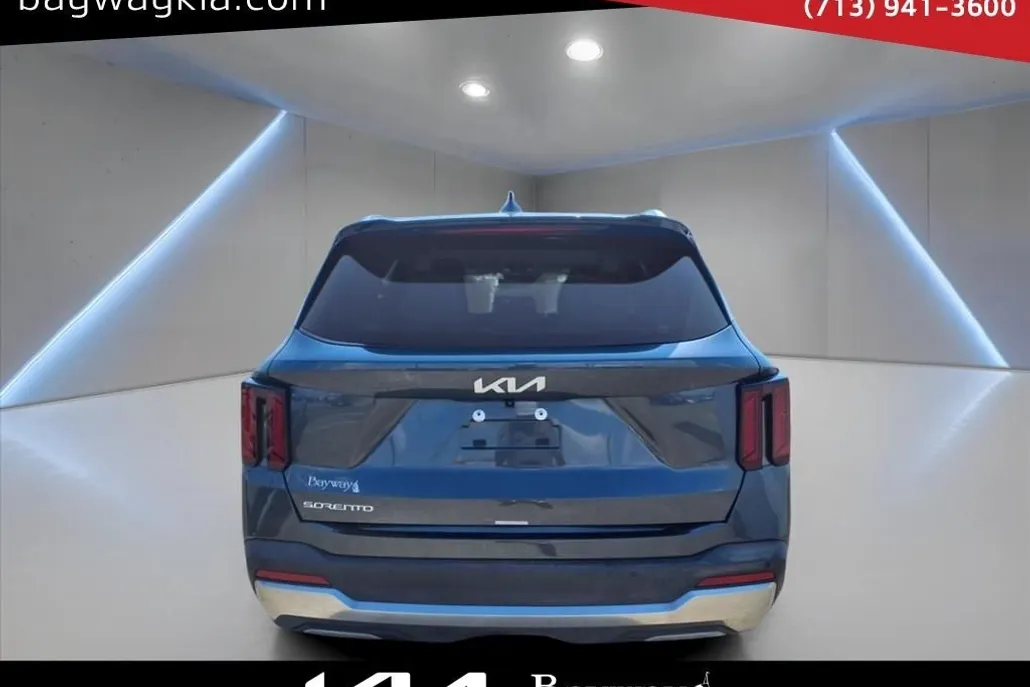 2025 Kia Sorento S photo 1