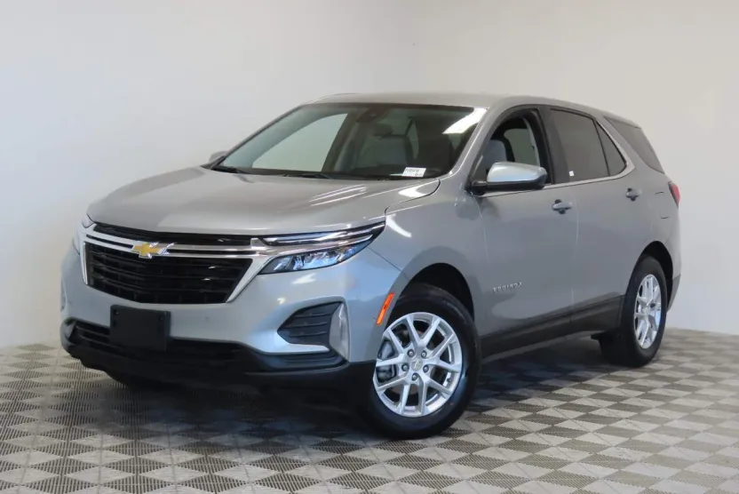 2024 Chevrolet Equinox LT photo 1