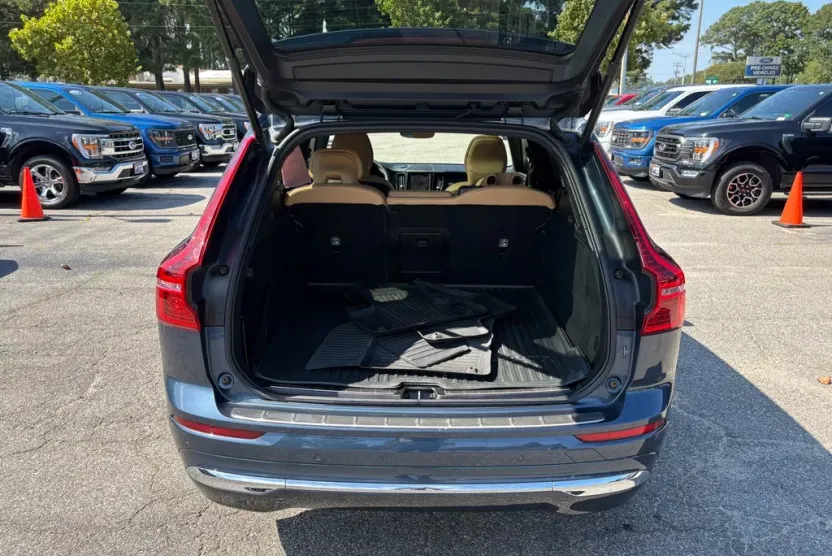 2023 Volvo XC60 Ultimate photo 1