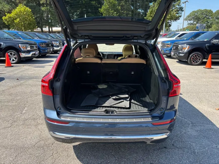 2023 Volvo XC60 Ultimate photo 1