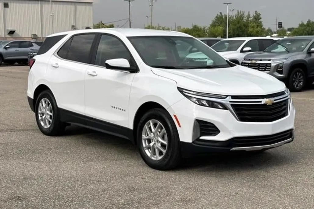 2023 Chevrolet Equinox LT photo 1