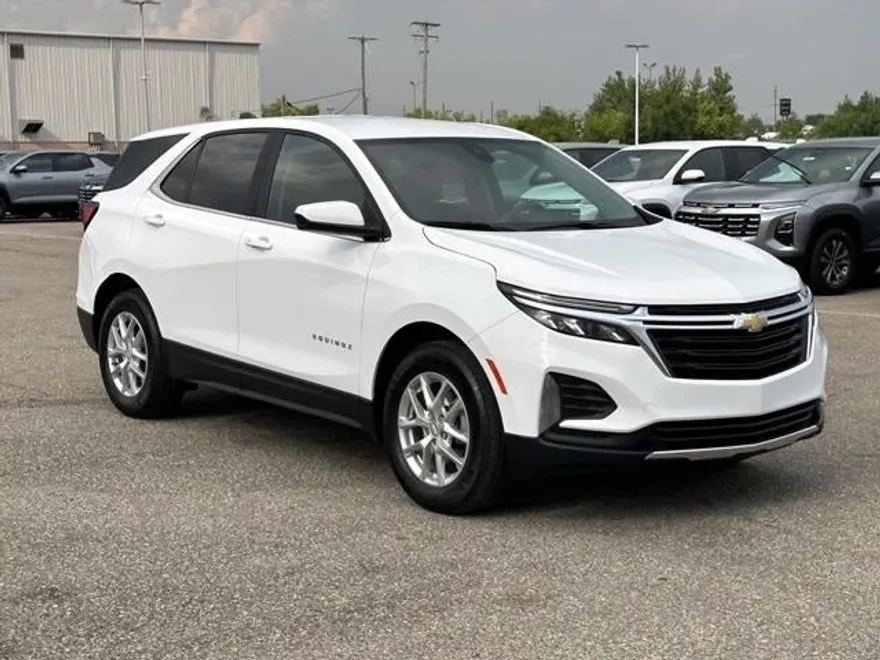 2023 Chevrolet Equinox LT photo 1