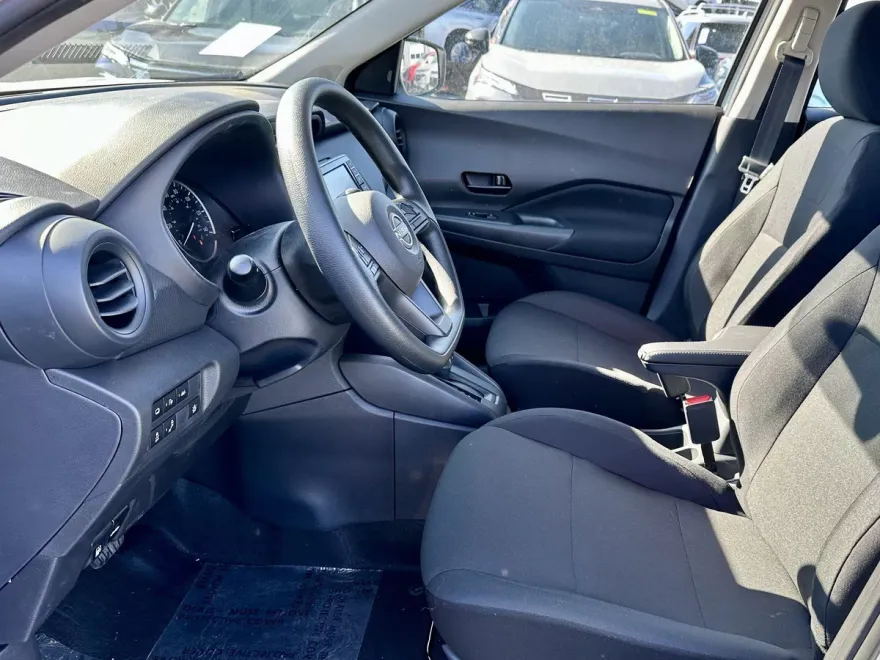 2025 Nissan Kicks Play S photo 1