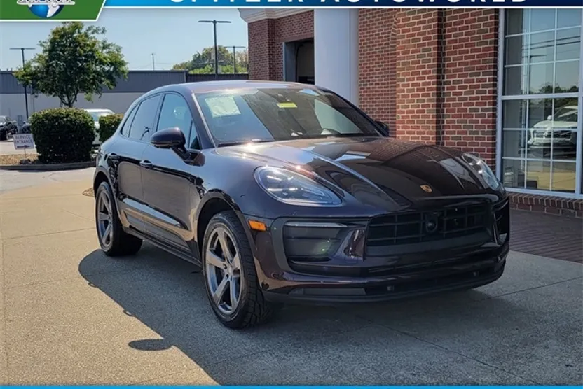 2023 Porsche Macan T photo 1